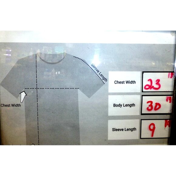 NWT Batman Graphic Tee Detachable Cape XL Shirt Cosplay Bat Belt - Picture 6 of 11